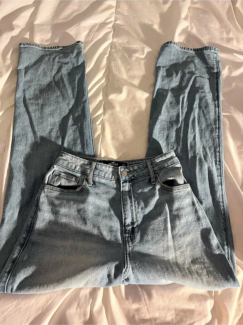 Hollister High-Rise Straight Jeans Straight Leg Jeans in Blue Like New